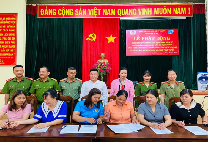 Mỗi cán bộ Công an huyện Ea H’leo là một tuyên truyền viên trong chuyển đổi số